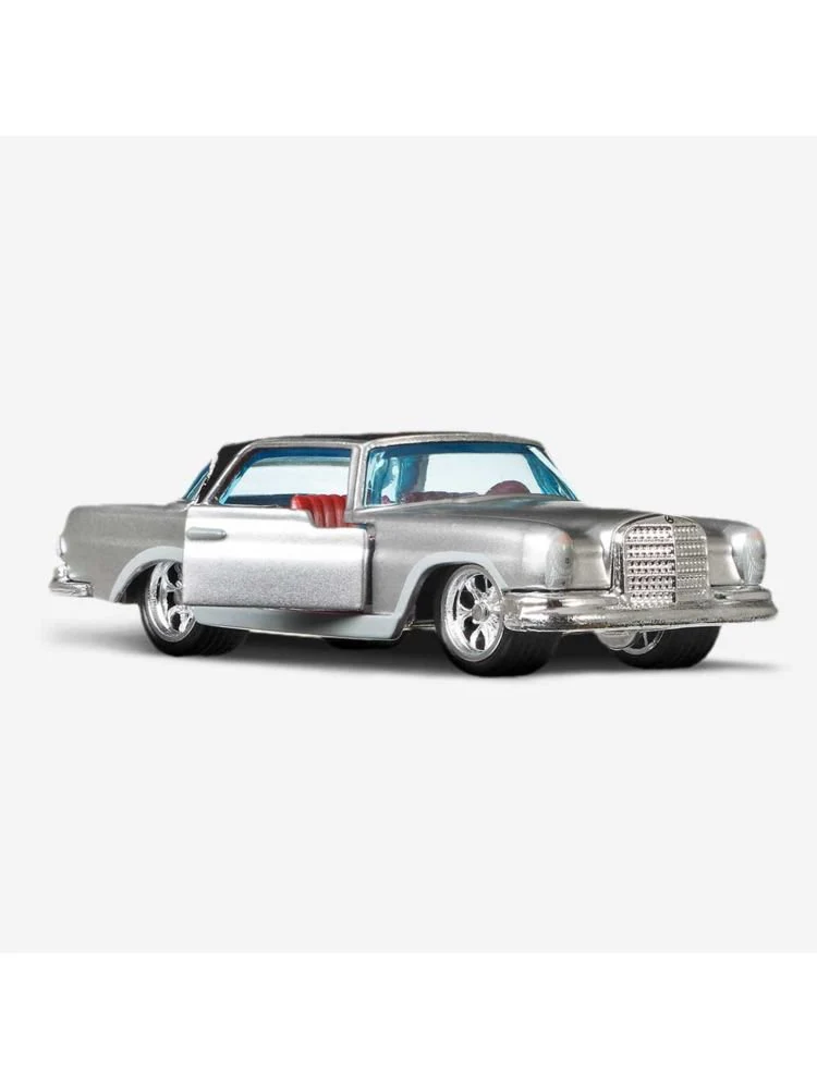EXCLUSIVES Matchbox RLC Collectors Edition Mercedes-Benz 220 SE Coupe - Silver - Image 3