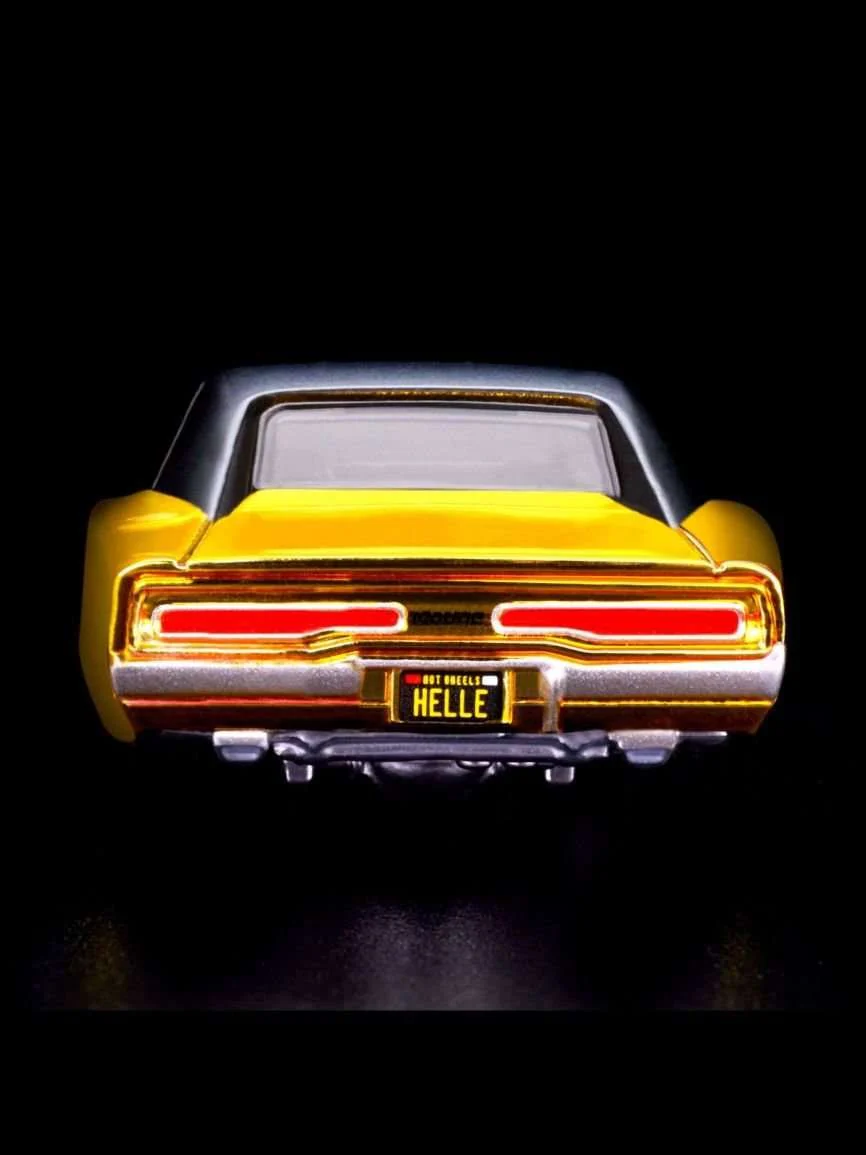 Hotwheels 1969 Dodge charger RT - Image 5