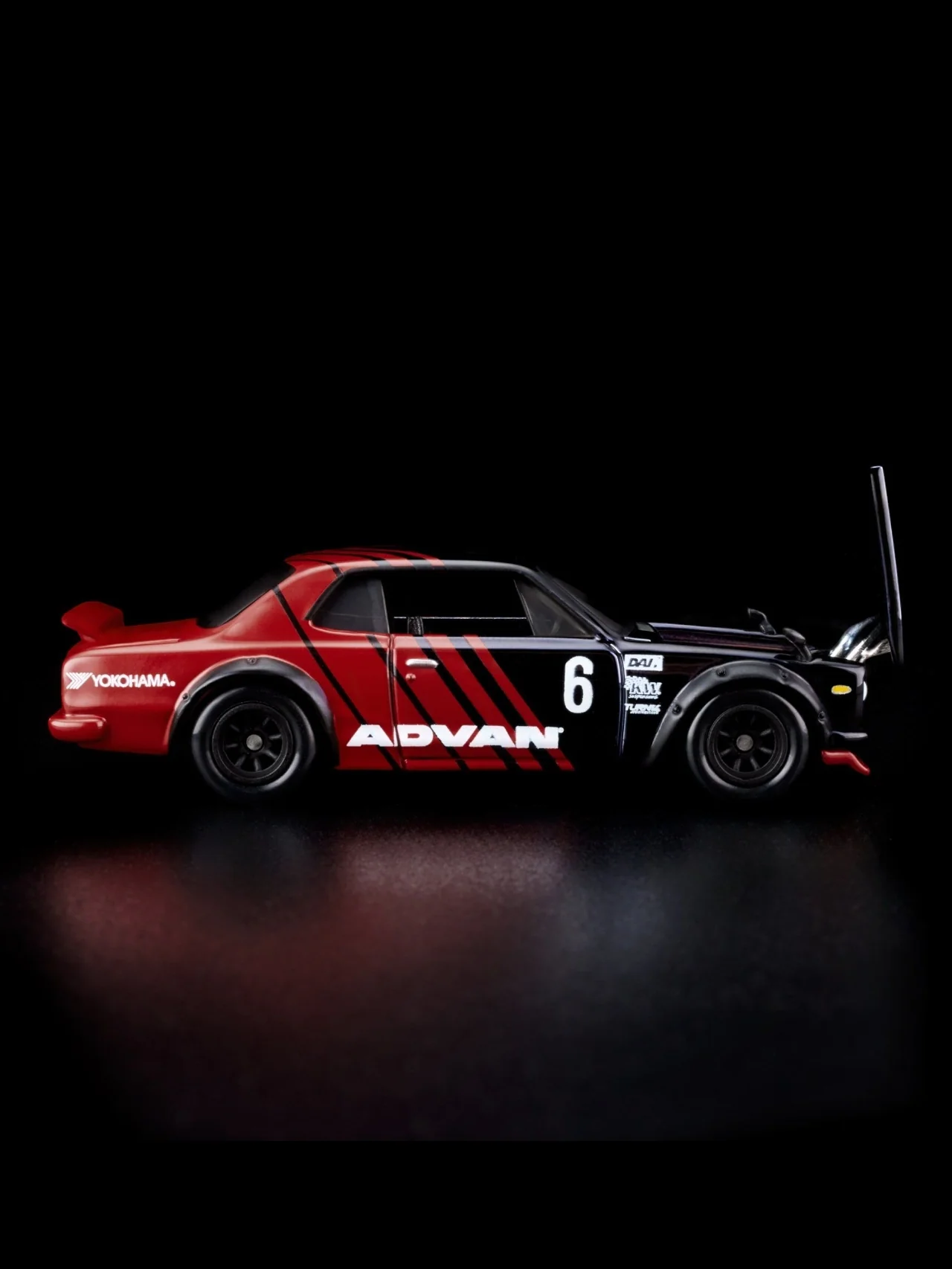 HotWheels 1972 Skyline H/T 2000GT-R RLC 1:64 Scale (With Protector) - Image 19