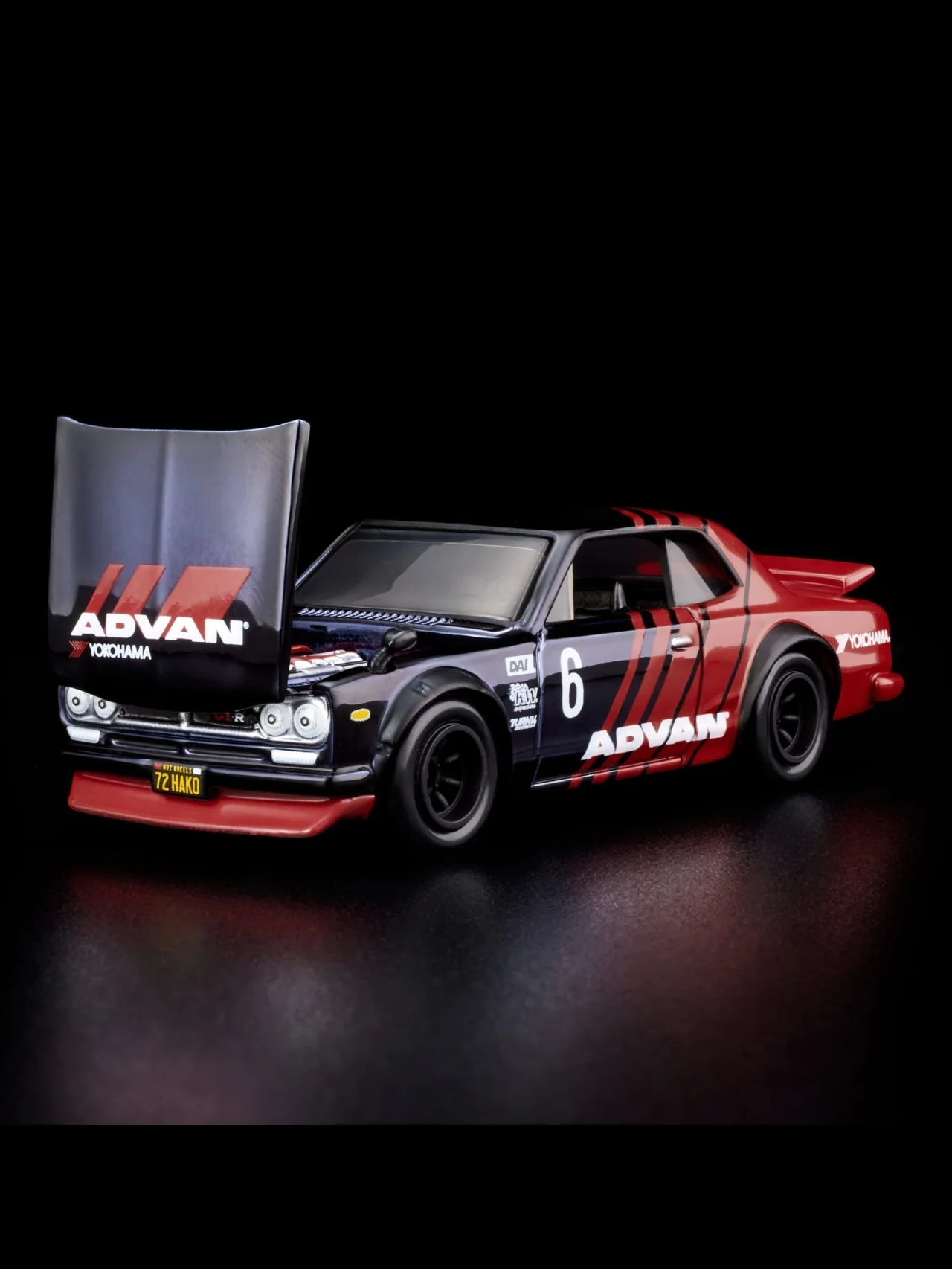 HotWheels 1972 Skyline H/T 2000GT-R RLC 1:64 Scale (With Protector) - Image 3