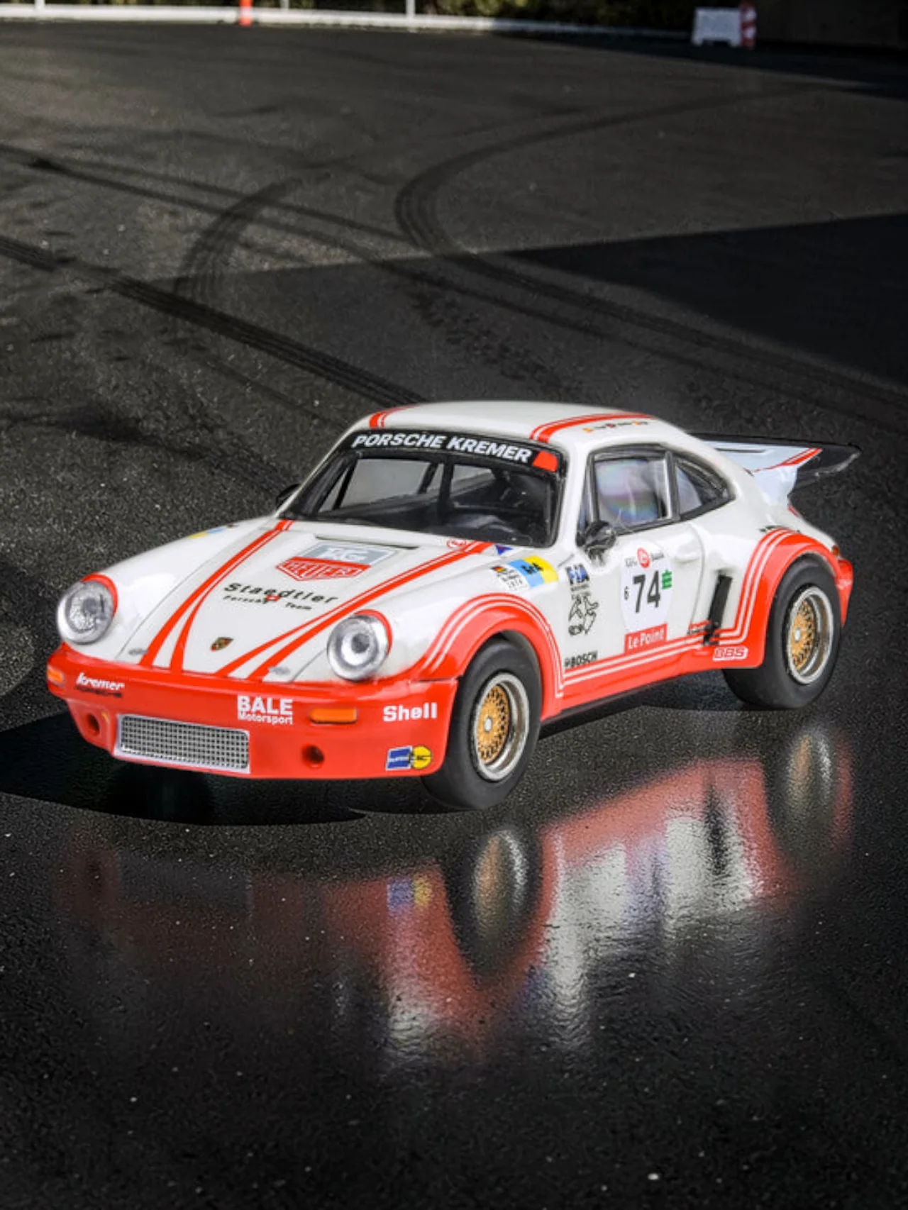 PARA64 Porsche 911 Carrera RSR 3.0 1:64 Scale-Legendary Racing Diecast Model - Image 4