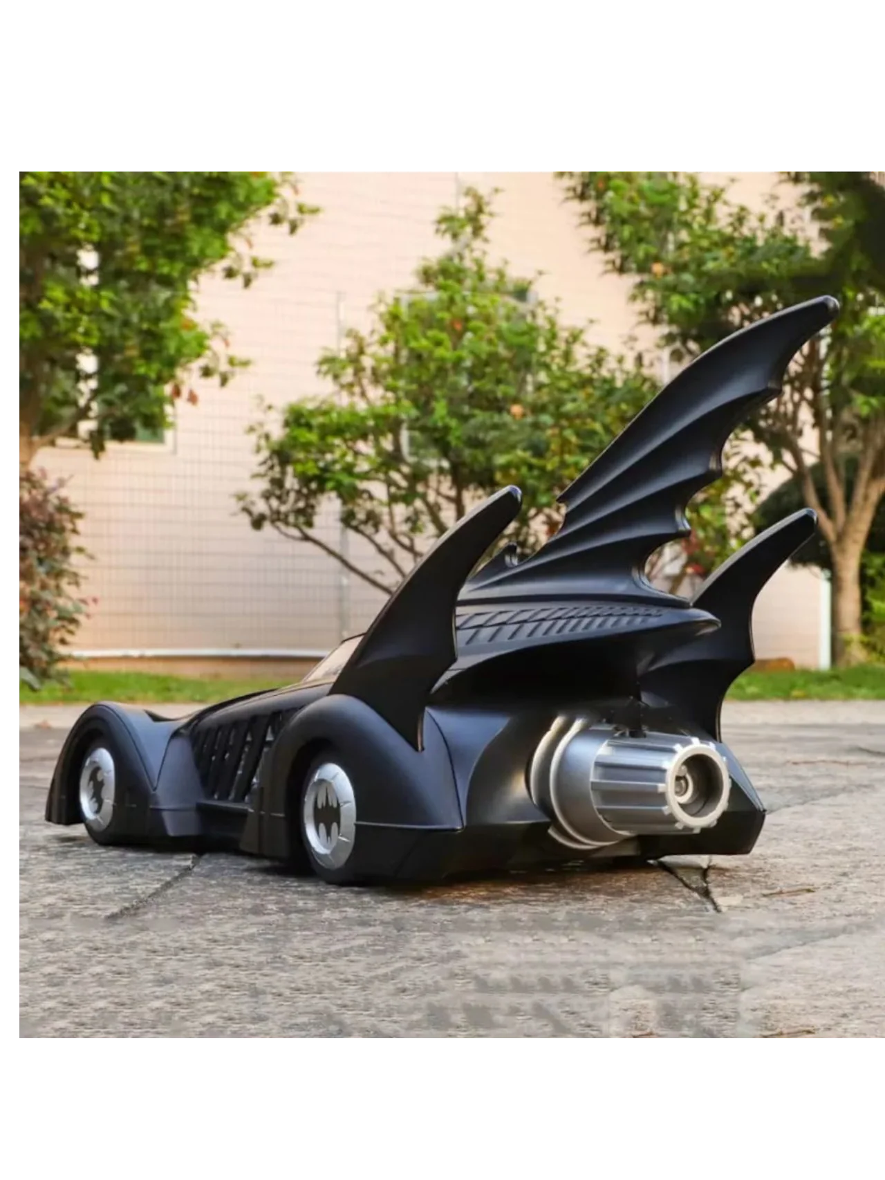 QY Toys Batman Forever 1995 Batmobile 1:18 Scale (Official Licensed Product) - Image 4