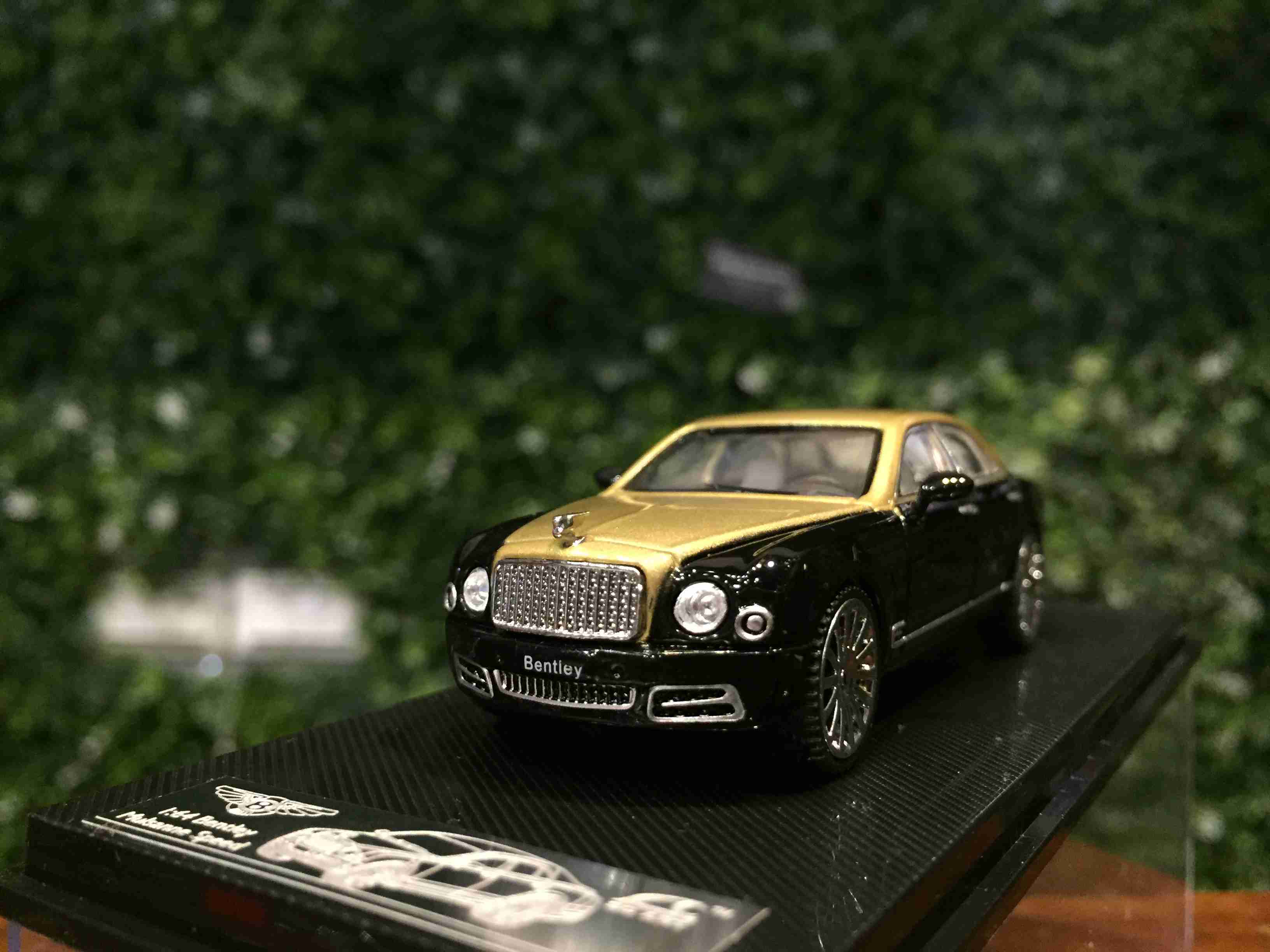 SC Art Bentley Mulsanne Diecast Car Model 1:64 Scale Black & Gold Luxury Edition - Image 2