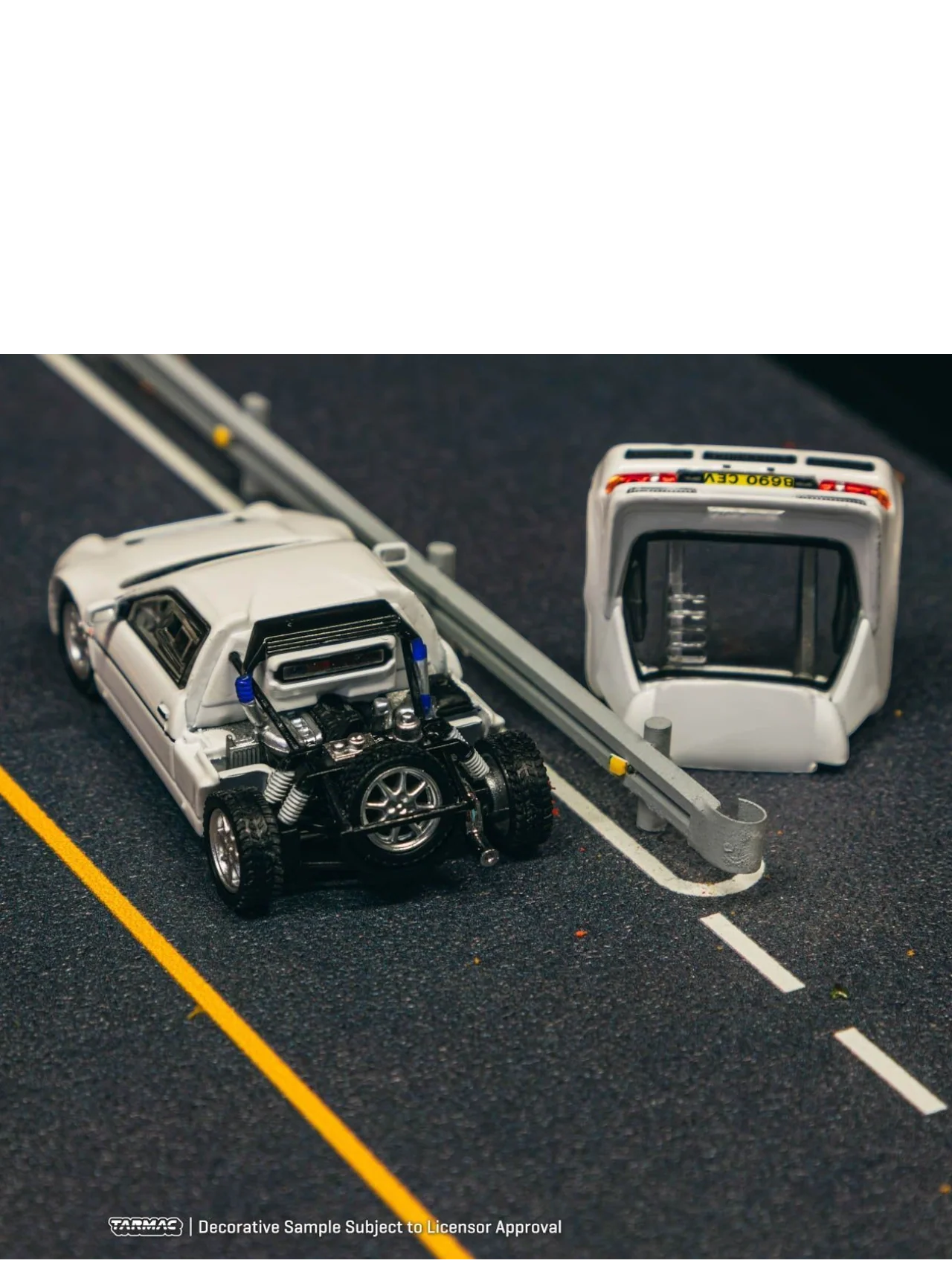 Tarmac Works Ford RS200 1:64 Scale (With Acrylic Case) - Image 3