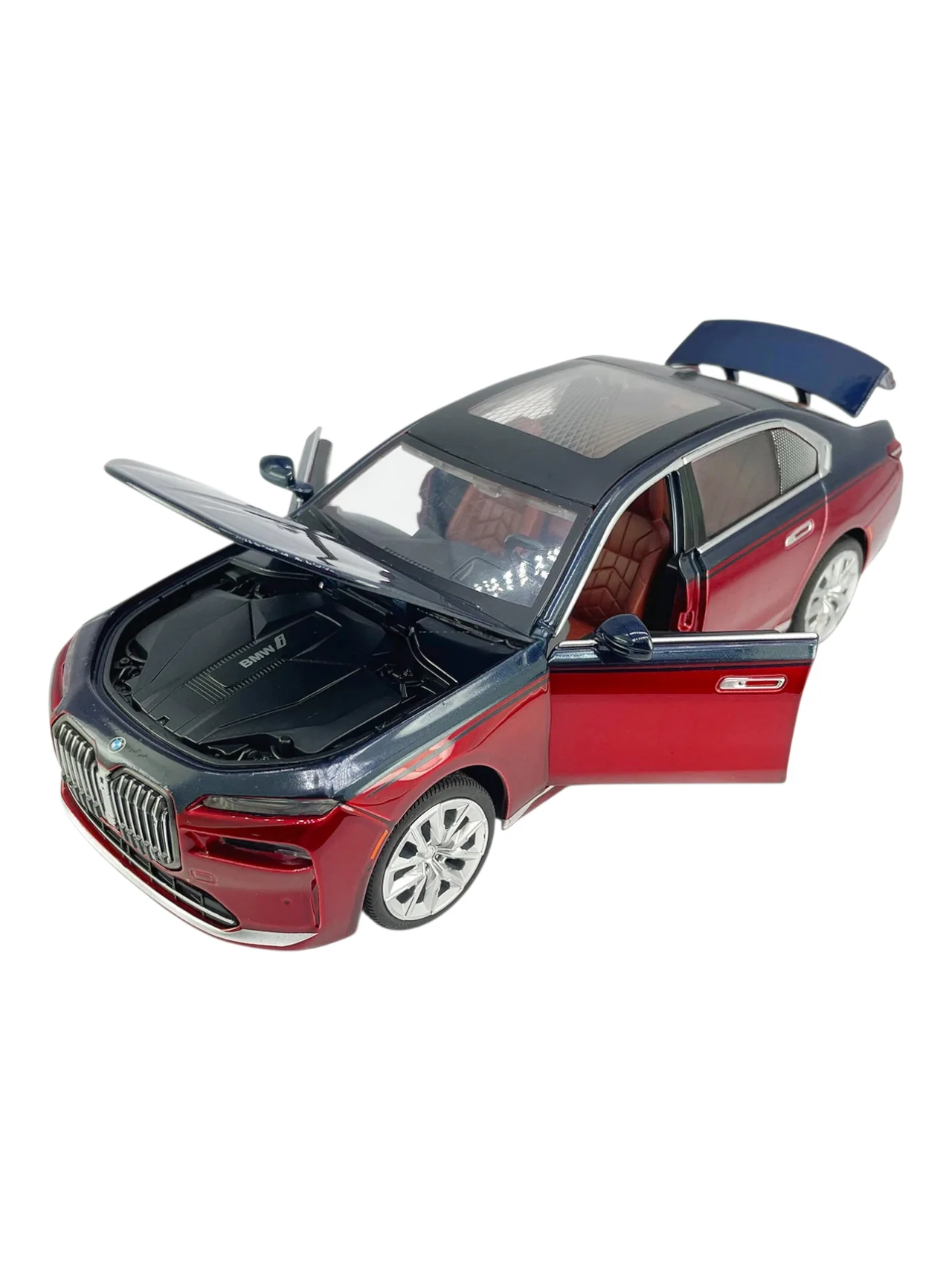 CCA BMW i7 1:24 Scale Diecast - Image 2